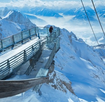 Aussichtsplattform "Skywalk" am Dachstein im Winter